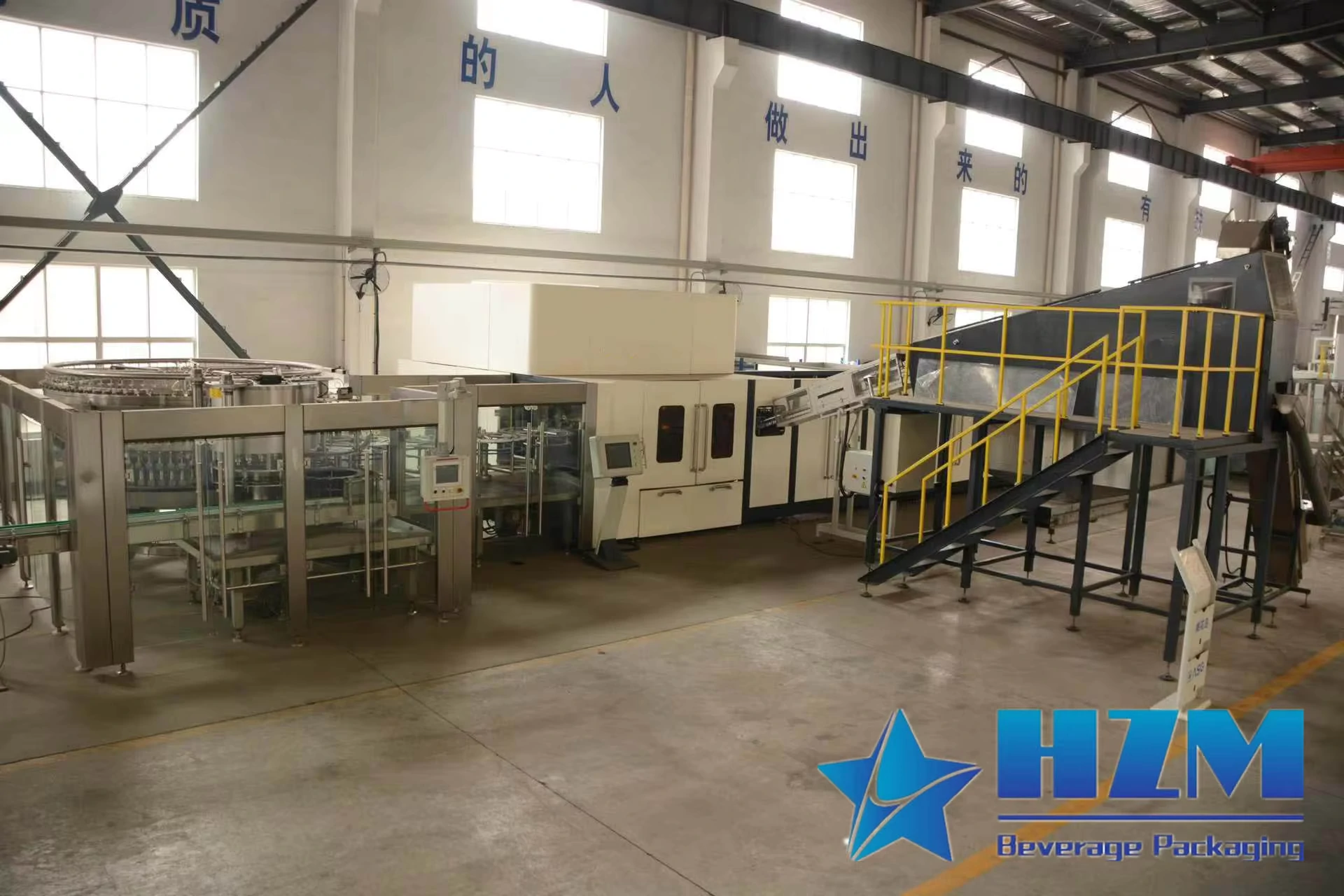 Blowing Filling Capping Combi-Block Machine Actual photo